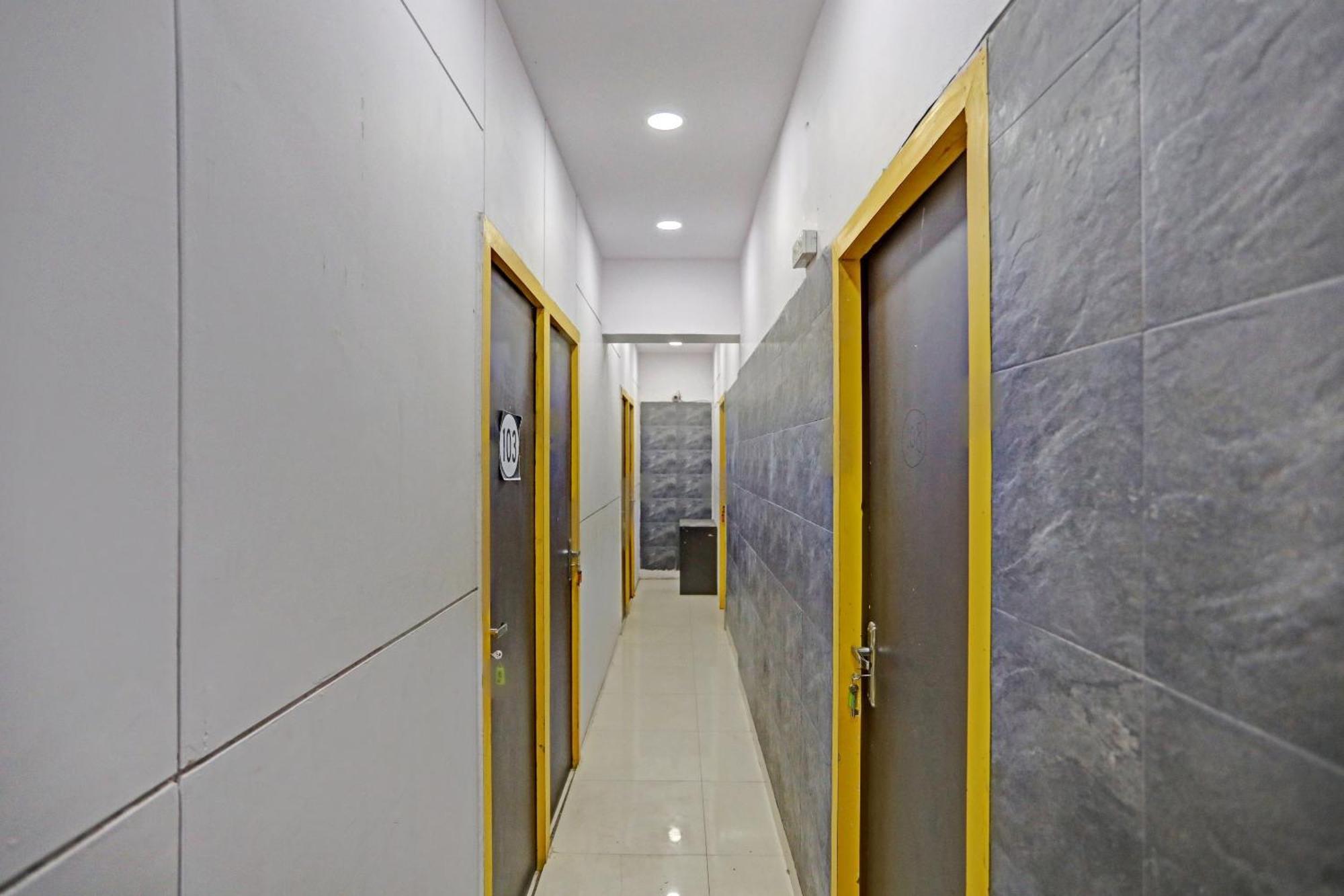 Hotel O North Campus New Delhi Eksteriør billede
