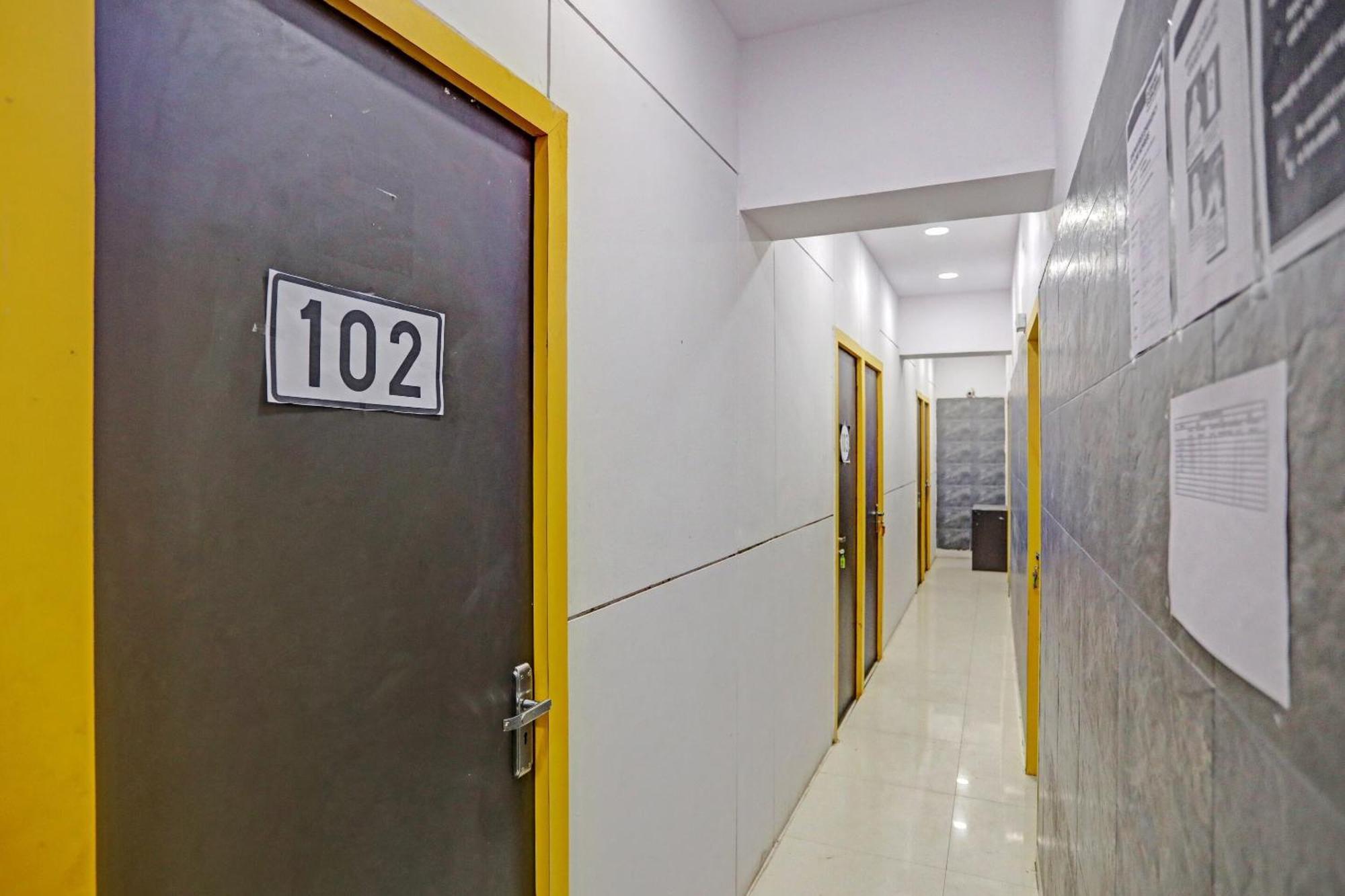 Hotel O North Campus New Delhi Eksteriør billede