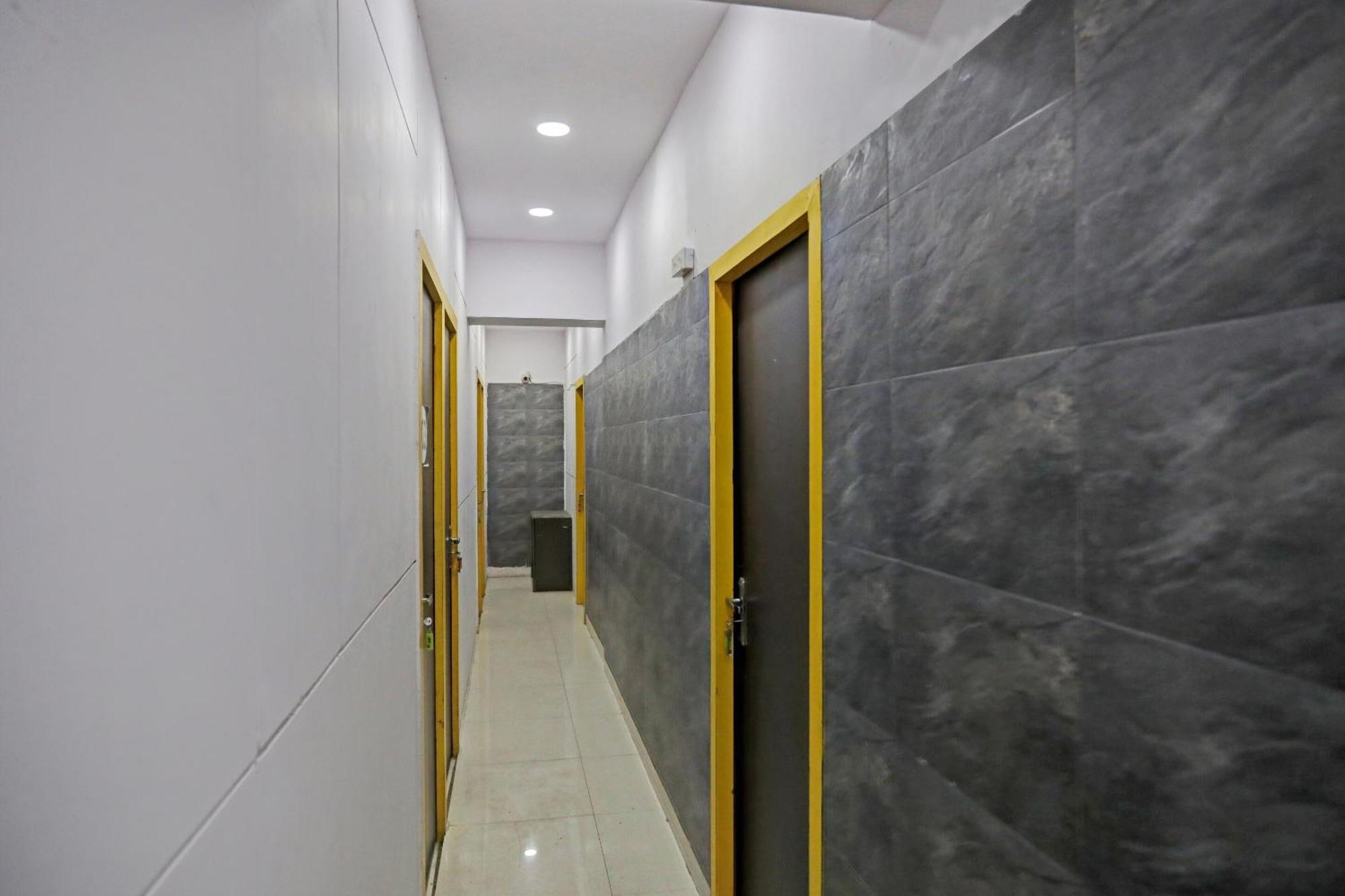 Hotel O North Campus New Delhi Eksteriør billede