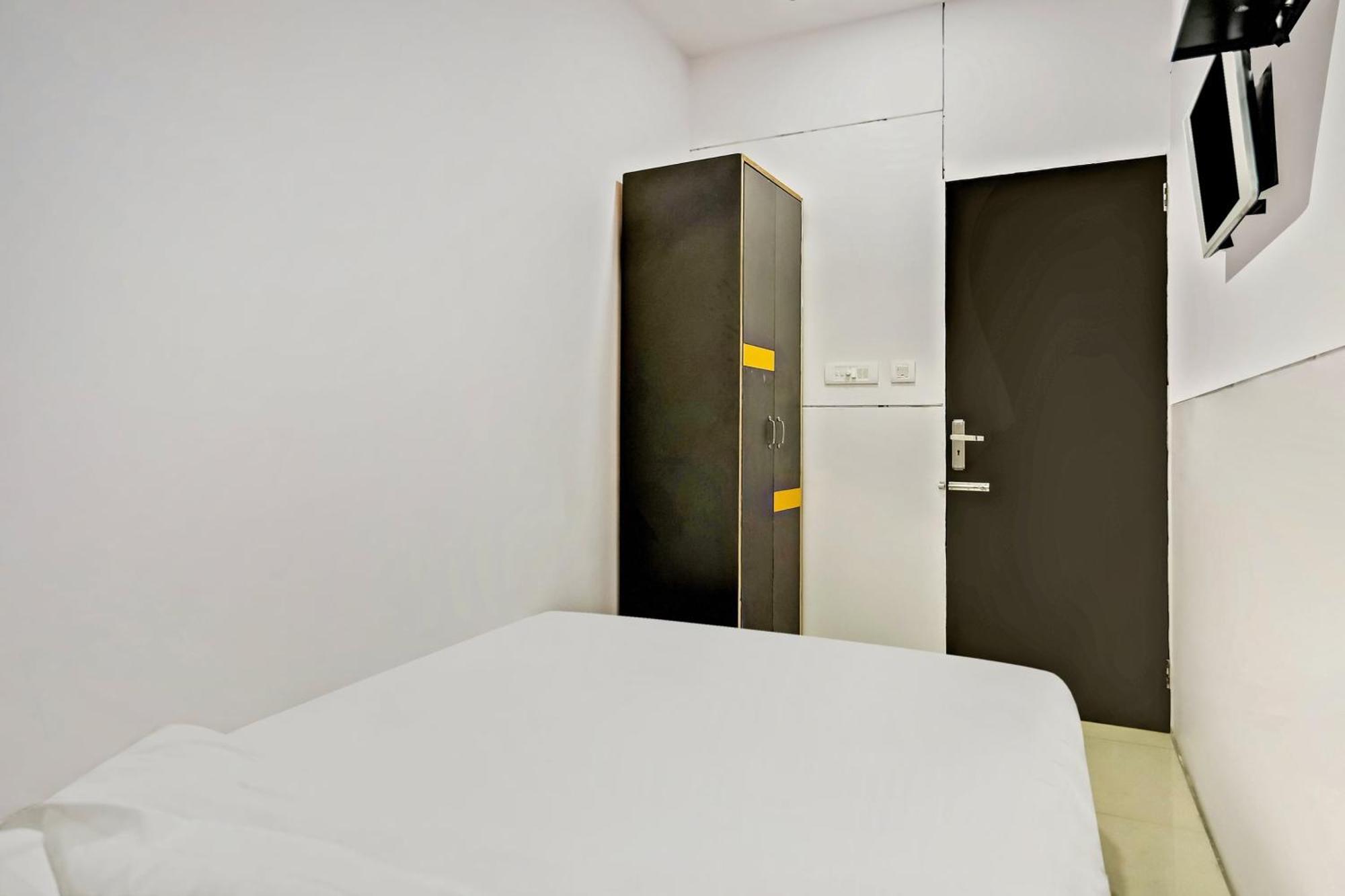 Hotel O North Campus New Delhi Eksteriør billede