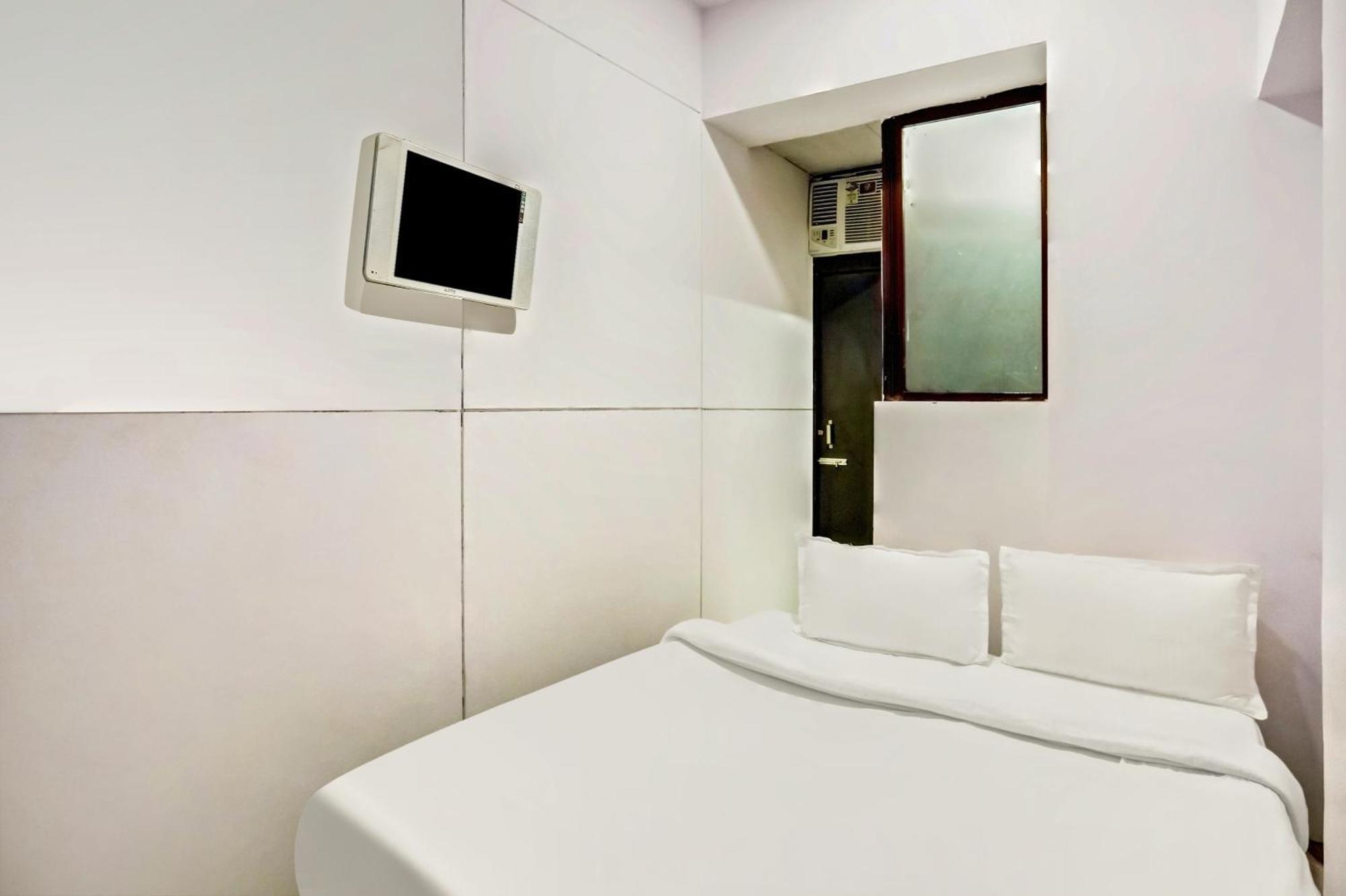 Hotel O North Campus New Delhi Eksteriør billede