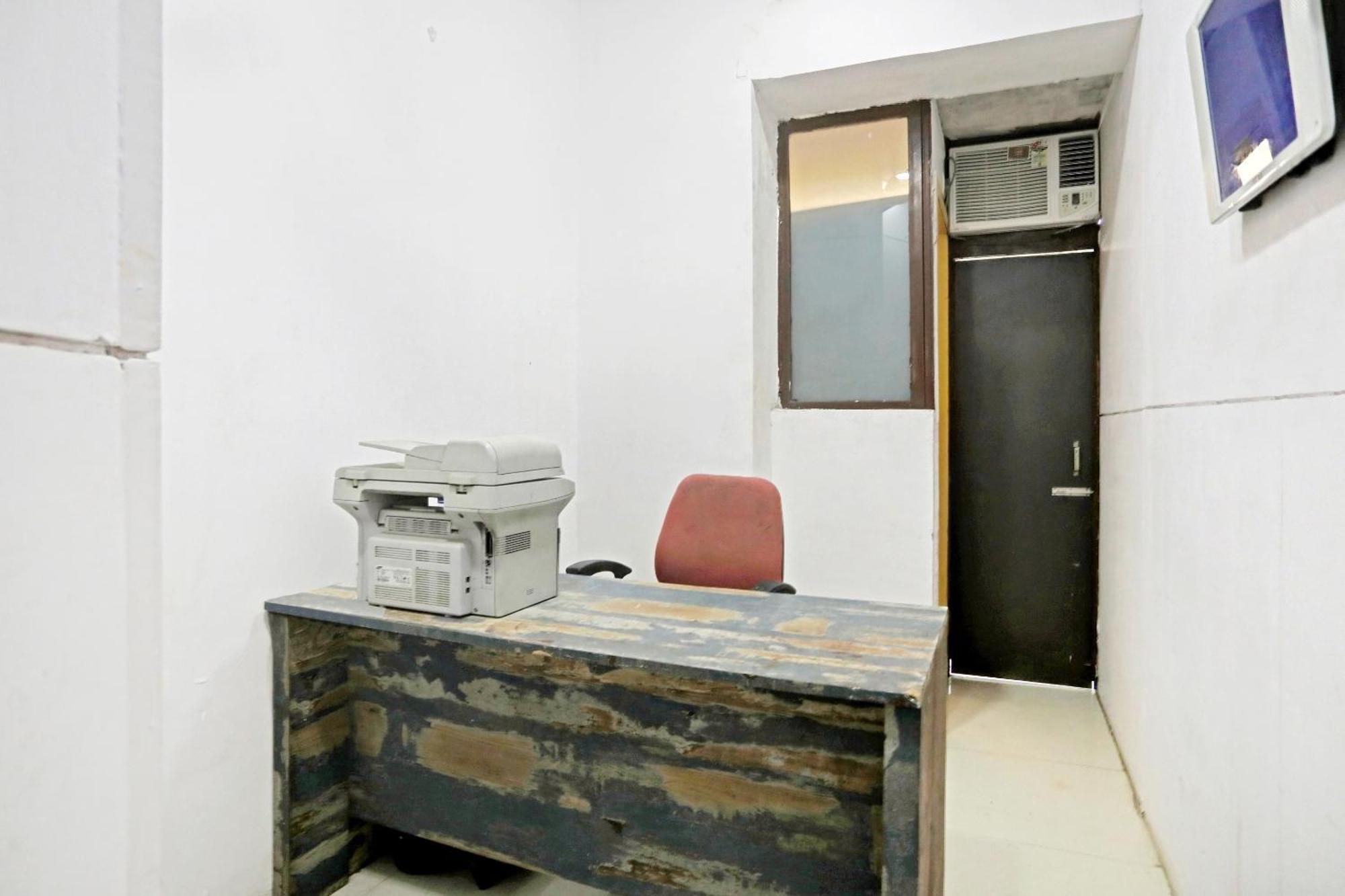 Hotel O North Campus New Delhi Eksteriør billede